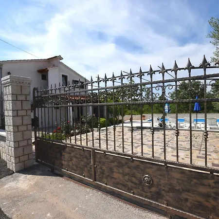 Holiday home Charming With Pool In Zbandaj Porec