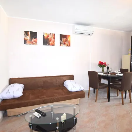 Charming With Pool In Zbandaj