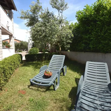 Charming With Pool In Zbandaj *