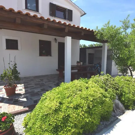 Nyaraló Charming With Pool In Zbandaj