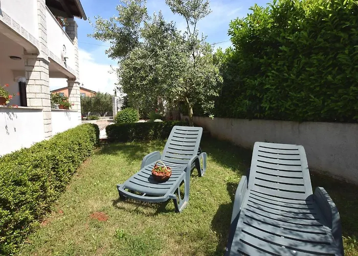 Charming With Pool In Zbandaj *