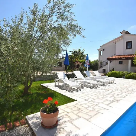 Charming With Pool In Zbandaj * 포레치