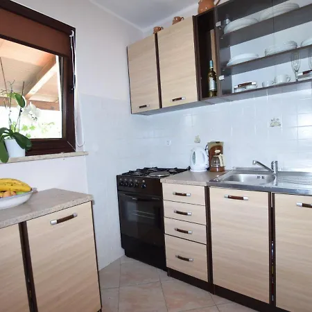 Charming With Pool In Zbandaj Semesterbostad *