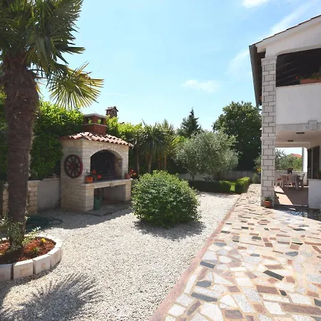 Charming With Pool In Zbandaj Будинок відпочинку