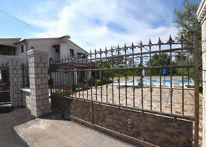 Casa vacanze Charming With Pool In Zbandaj Porec