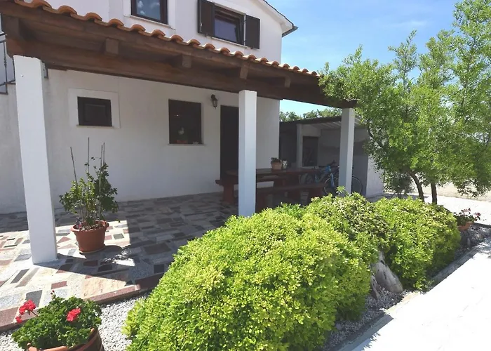 Feriehus Charming With Pool In Zbandaj