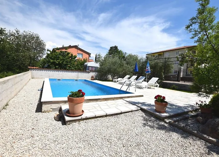 Charming With Pool In Zbandaj Feriehus Poreč