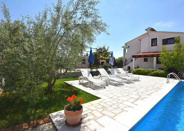 Charming With Pool In Zbandaj * Porec