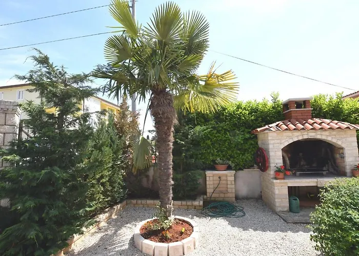 Feriehus Charming With Pool In Zbandaj