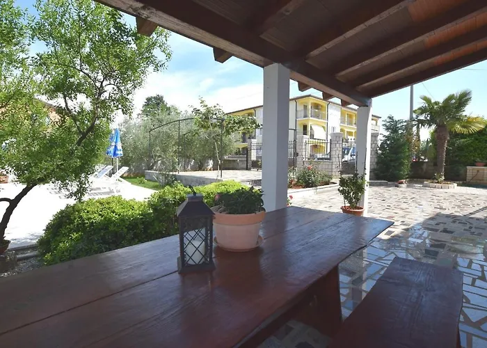 Charming With Pool In Zbandaj Feriehus Poreč