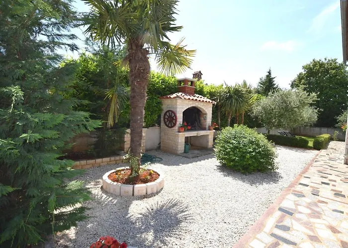 Casa vacanze Charming With Pool In Zbandaj