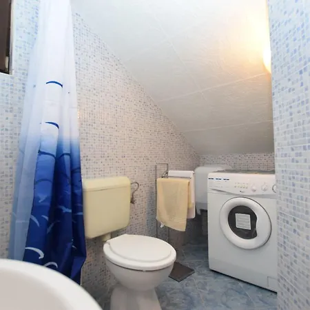 Charming With Pool In Zbandaj בית נופש