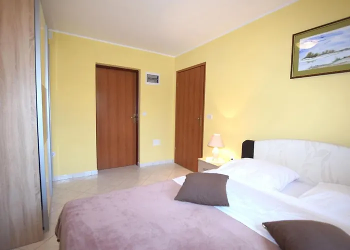 Charming With Pool In Zbandaj